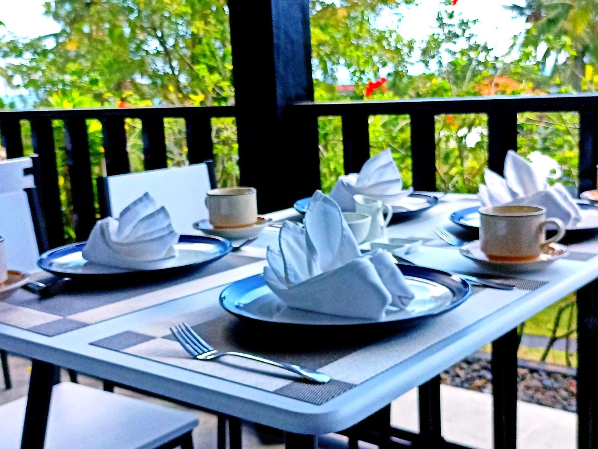 Melasa House Senggigi Extérieur photo